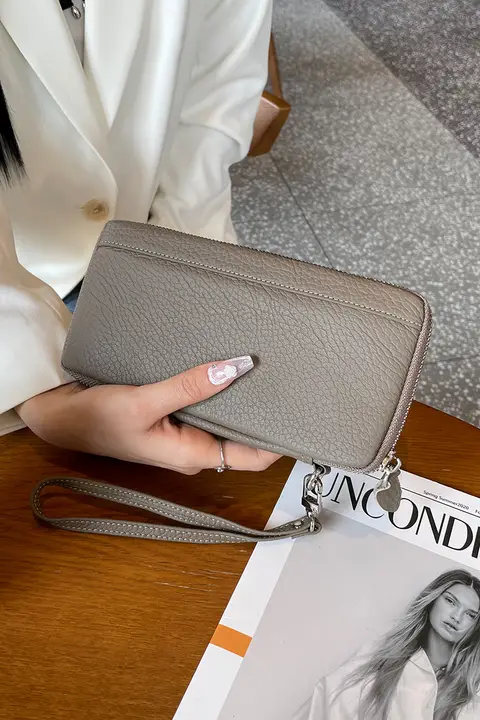 本革製 長財布【大容量・シンプルデザイン・スマホ収納可・女性用】