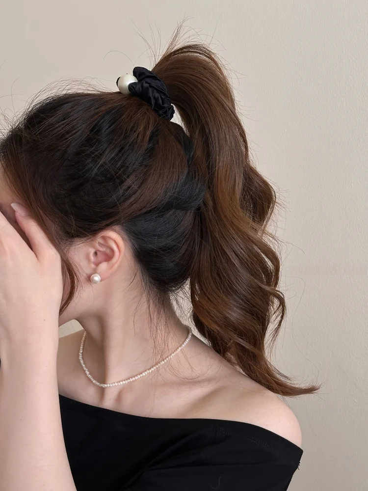 パール付きヘアゴムの使い方と素材：エレガントな布艺タイプの実用性解析