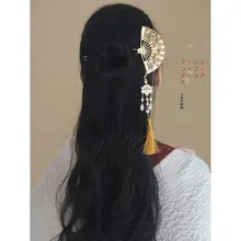 華やかなデザインの赤い扇子型髪飾り【結婚・婚礼・和装用・流れる房付き】