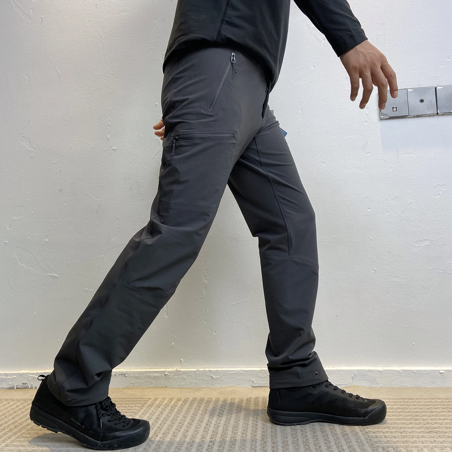カーゴパンツ メンズ コーデ 完全ガイド｜通勤・アウトドア対応の実用性とスタイルの秘密