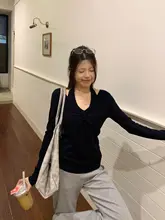 ピンクのVネックニットトップス【ハングデザイン・女性用・春用】（セットアップ対応）