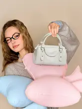 レザー製 バレエスタイルボストンバッグ【赤・ショルダー・ハンドバッグ・クッション型】