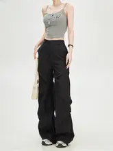 デザイン性の高い黒の高腰ストレートパンツ【シンプル・スリムフィット・女性用】（セットアップ対応）