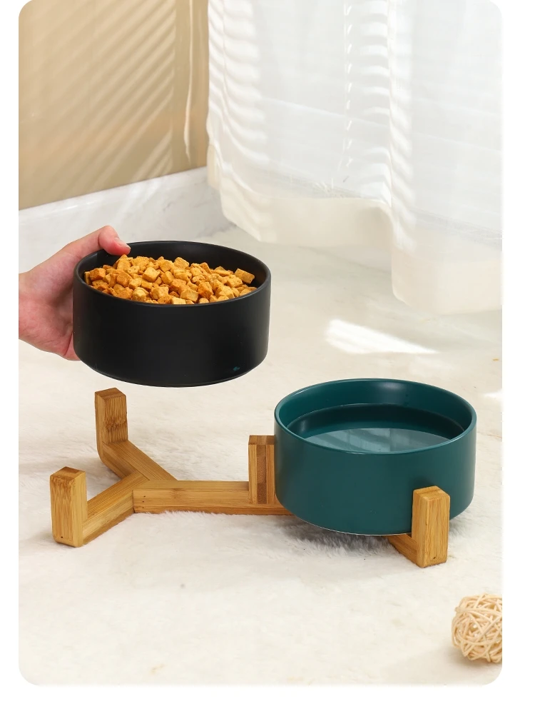 黒猫用陶器製ペットボウル：防滑デザインで安定した食事環境を実現