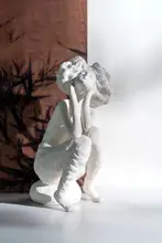 モダンなシンプルデザインの女の子のインテリアフィギュア【陶器製・ホームデコ・リビングのアクセント】