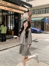 モダールストレッチニットのゆったりラウンドネック七分袖Tシャツとショートパンツ（セットアップ対応）