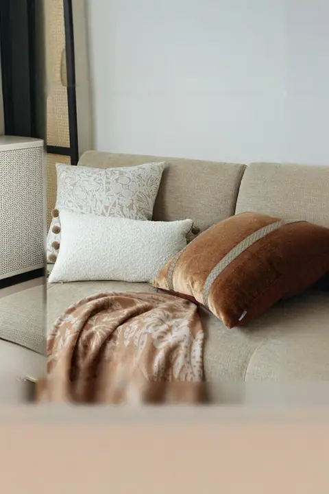 モダンデザインのカフェブラウンクッション【四角形・ソファ用・抱き枕】