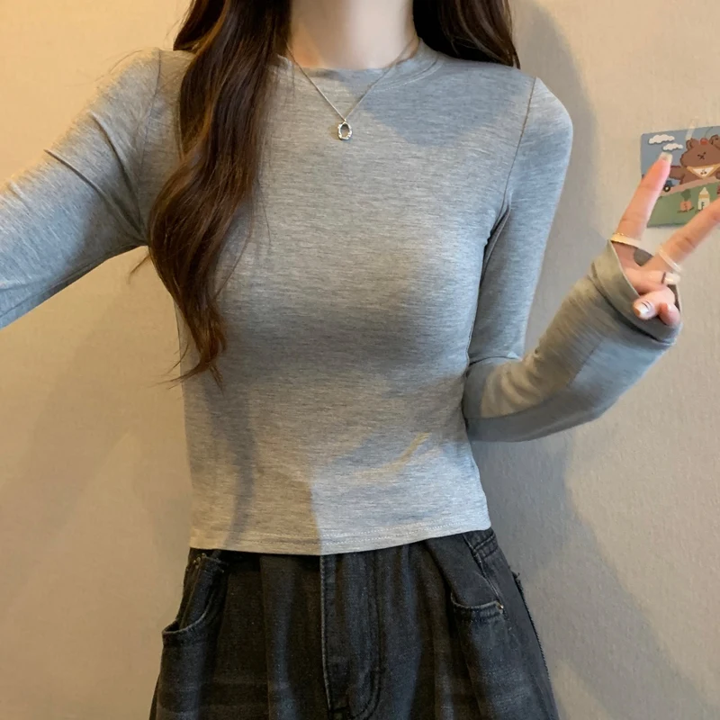 黒Tシャツコーデを失敗させないための1つの鍵は？