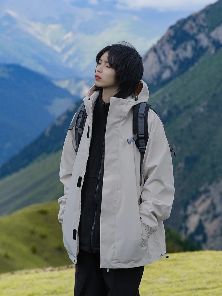 登山コーデで迷わない！通勤風の防水3WAYジャケットが、どんなシーンで活躍するの？