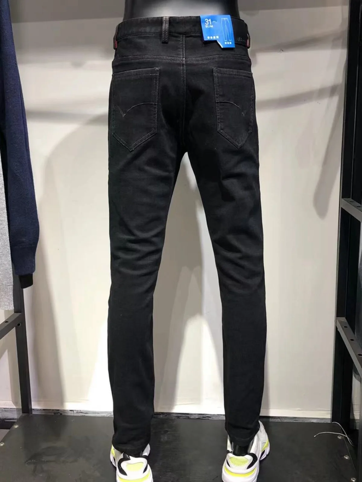 カーゴパンツ メンズ コーデの選び方｜スリムフィットデニムで失敗しないコーデを徹底解説