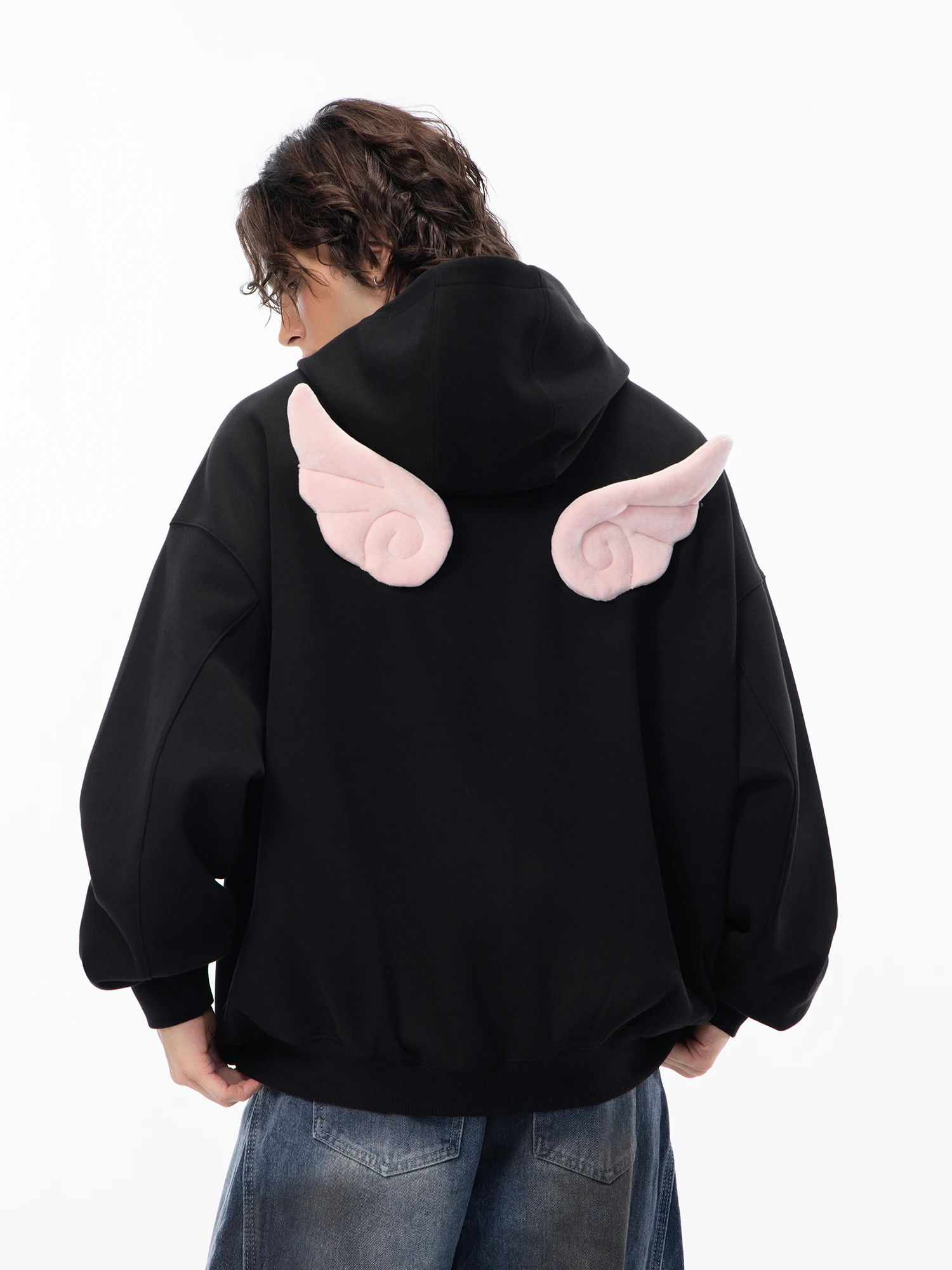 黒スウェットの着こなしで失敗しない方法は？
