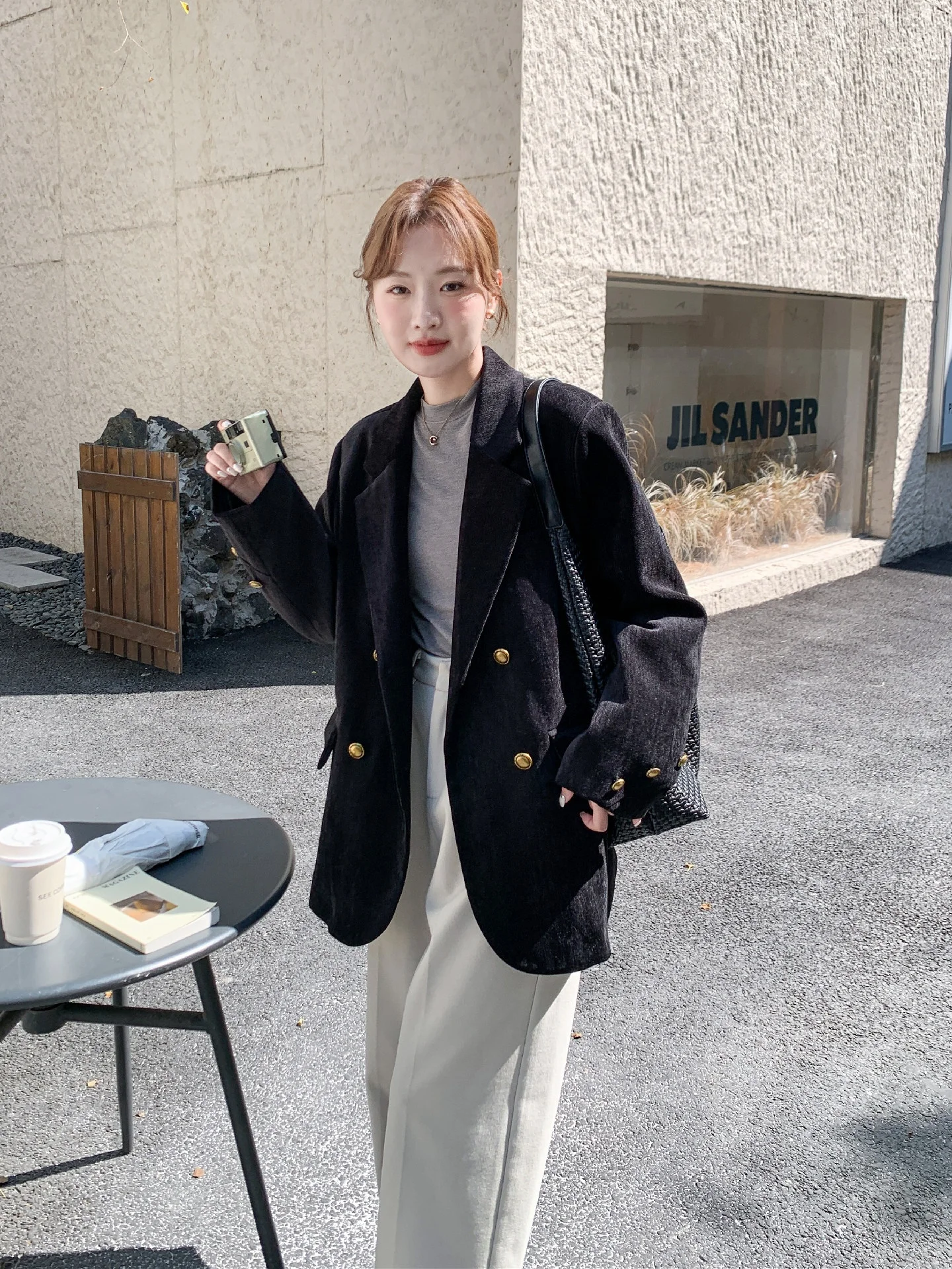 女性用ダウンジャケットは長めがいいの？スタイリッシュで実用的な選び方を解説