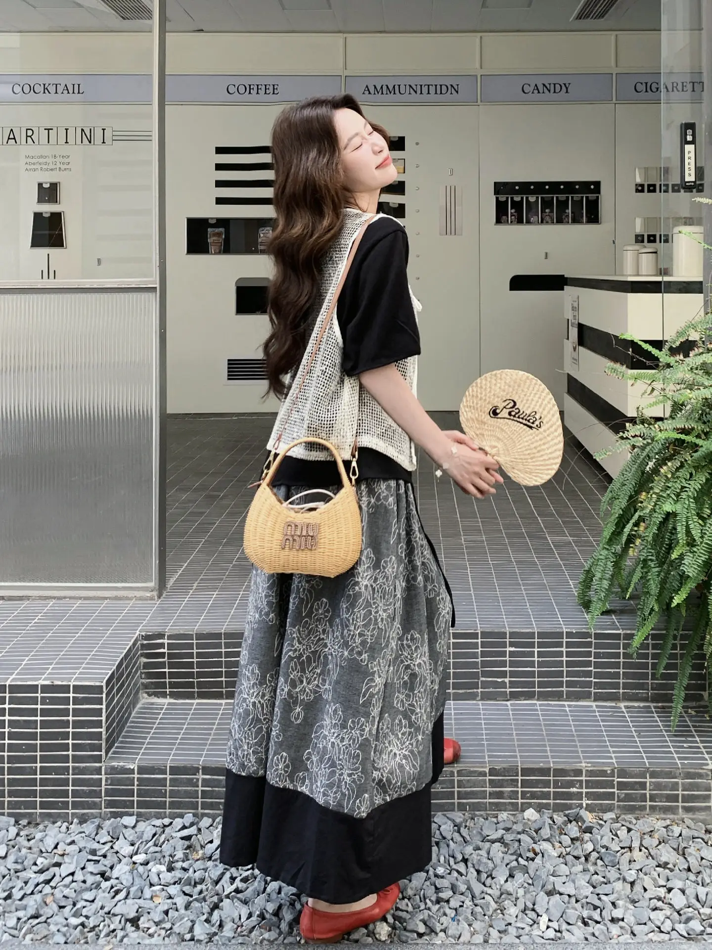 モードな服を選ぶときに迷うなら、この1着で解決できる？
