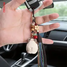 手作り木彫り猫のキーホルダー【桃の木製・梅花デザイン・車やバッグのアクセサリー】