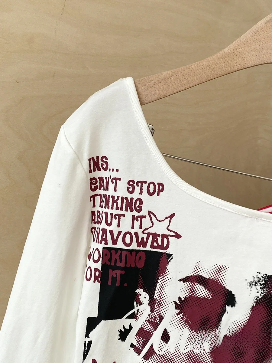 デザイン性のある長袖Tシャツ：アメリカンスタイルでくびれ効果を実現