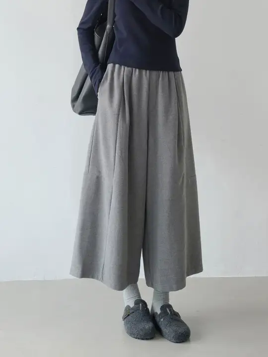グレーのラムウールワイドパンツ【カジュアル・ゆったり・九分丈・小柄向け】（セットアップ対応）