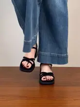 黒色アッパーの太ヒールサンダル【スクエアトゥ・夏用・ミドルヒール】