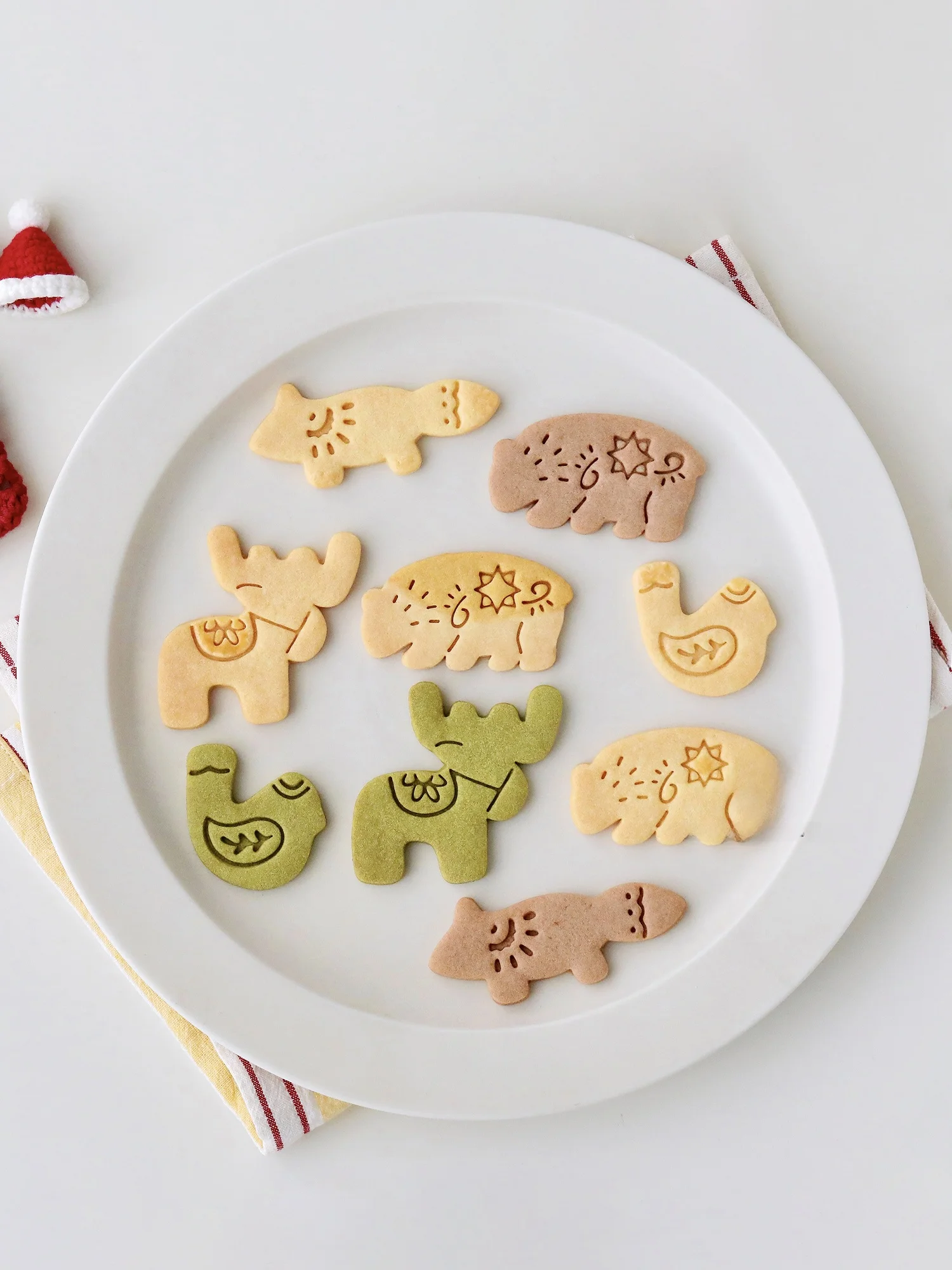 クリスマステーマの動物型クッキー型：鹿・クマ・狐・鳥のデザインで楽しめる家庭用バージョン