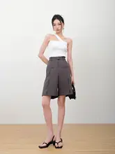 上品でセクシーなアシンメトリーデザインのニットタンクトップ【肩出し・洗練された雰囲気】