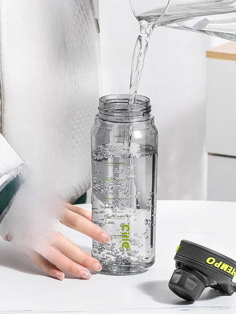 スポーツドリンクを飲める水筒は、本当に必要なのか？