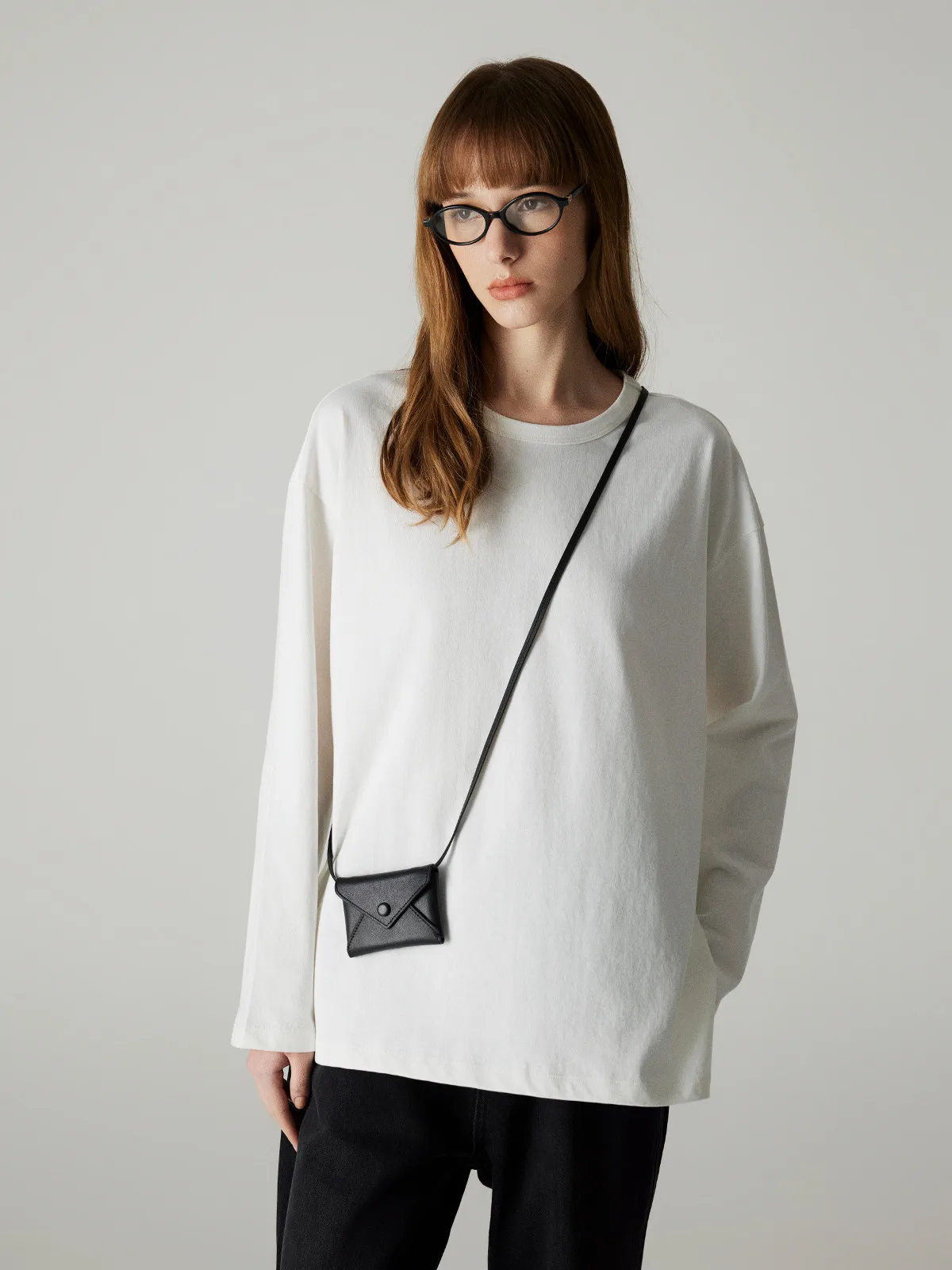 SHALLOW STREAMS レディース春秋用スリット入りルーズ白色クルーネックTシャツ【長袖・インナー】 春コーデに最適なアイテム