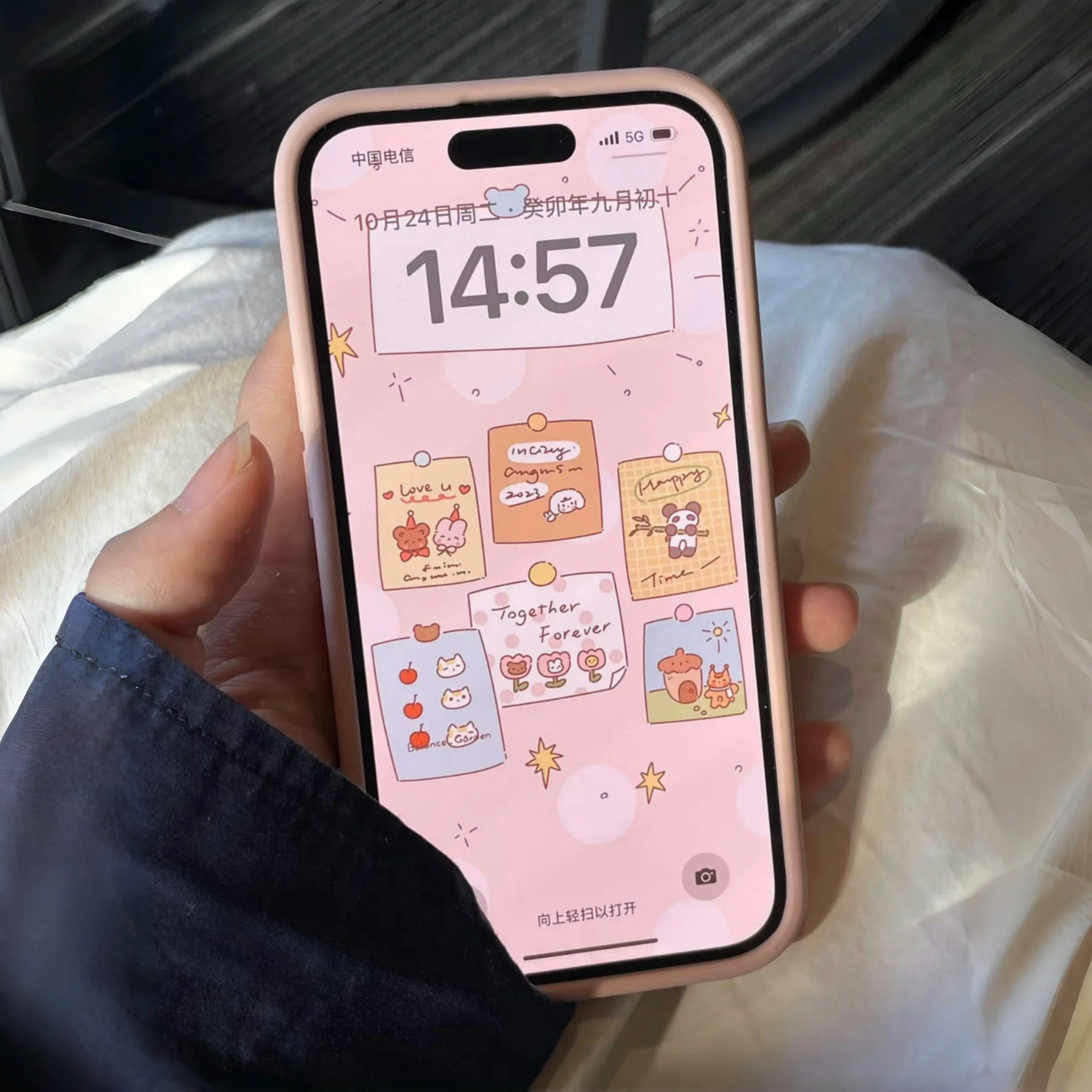 スマホケースがベタベタしないでいられるコツは？実は「液状シリコン」の力が鍵！