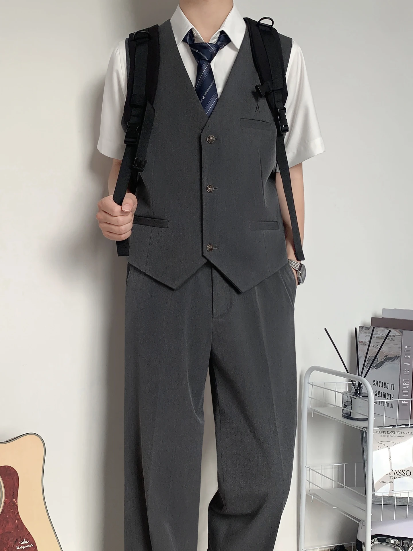中学生が通学に着るベストは、本当に「シンプル」が勝る？