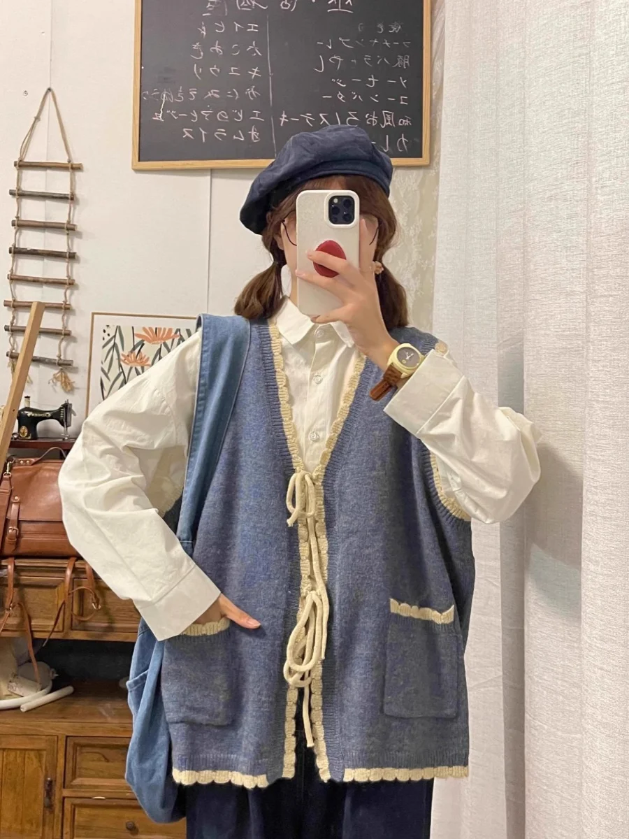80年代女子ファッションのスタイルを再発見するには？このニットカーディガンとシャツセットが答えになる
