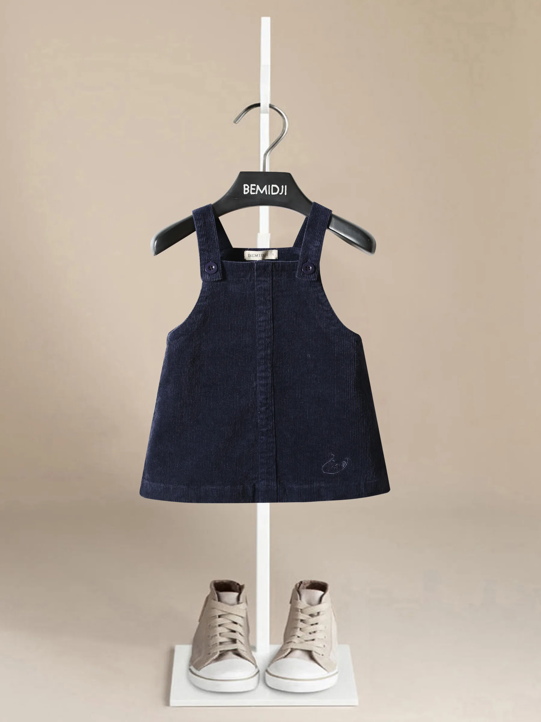 ベビー服のおしゃれで悩むママたちへ：女児用コーデュロイサロペットスカートは、どんなシーンで活躍するの？