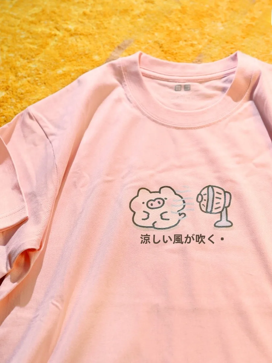 夏壁面 かわいい に合う色は？ピンクのカートゥーンTシャツが教えてくれたこと