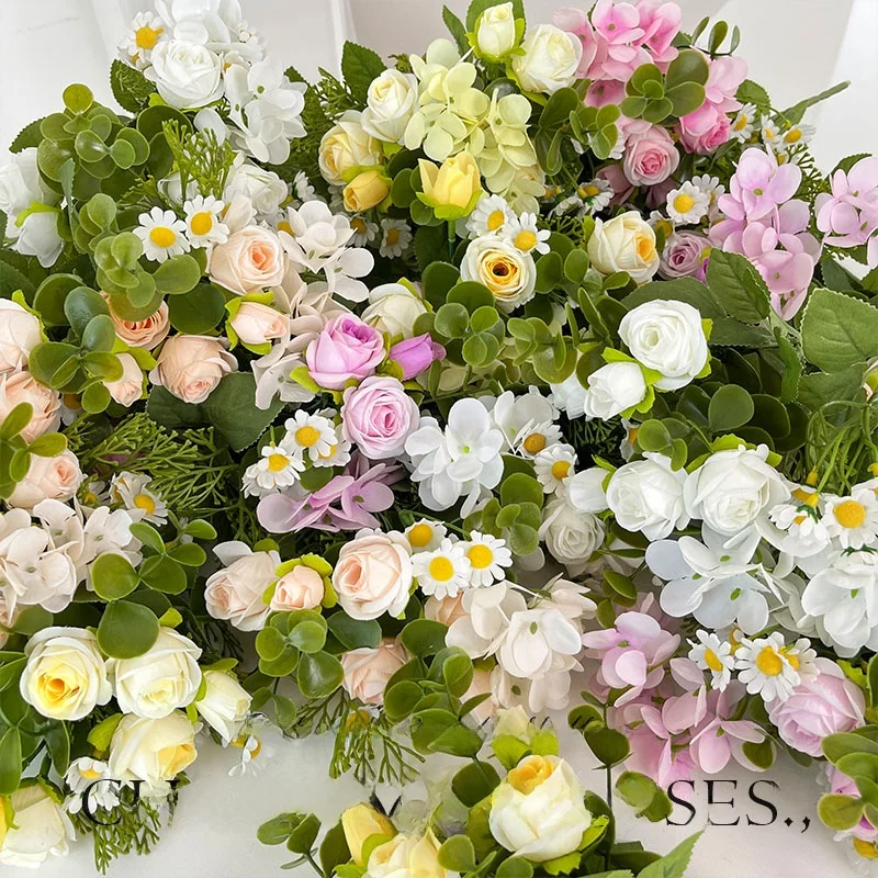 春色のバラとアジサイの造花ブーケ：森系テーブル装飾に最適な手持ちフラワーの飾り方