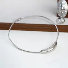 フランス風デザインの個性的なショートネックレス【軽やかで豪華な重金属アクセサリー】（セットアップ対応）