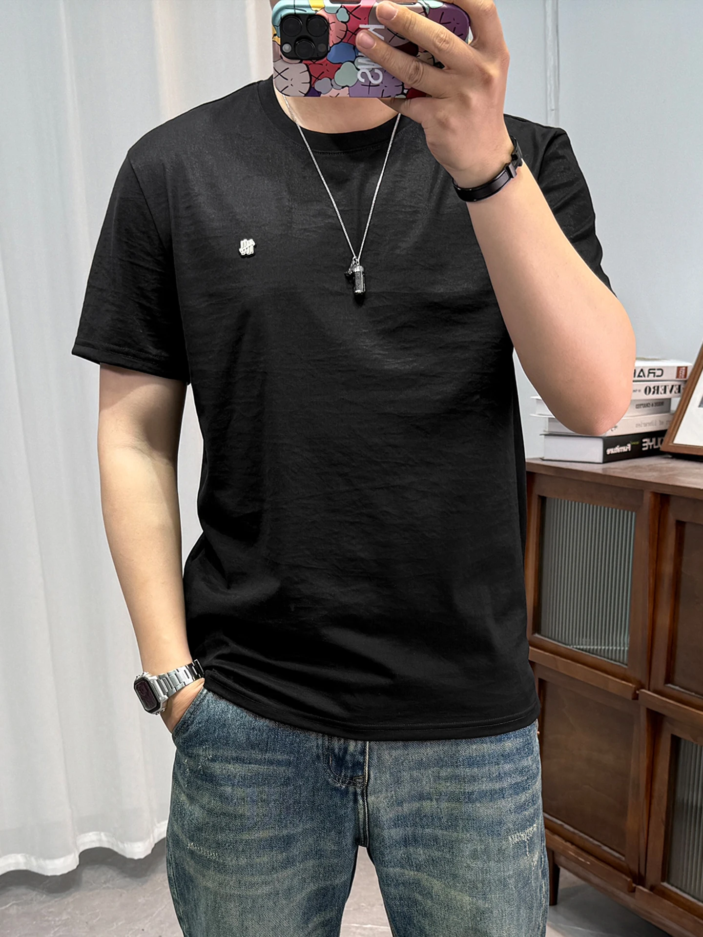 メンズTシャツの素材選び：コットンリネン半袖Tシャツの実用性と使い分け