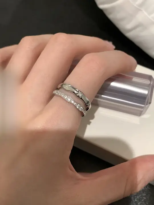 純銀製 ダブルダイヤモンドエンボスリング【スタイリッシュ・個性的】