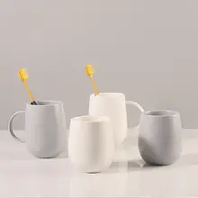 簡素なデザインの陶器製マグカップ【ホテル用・タム刻印対応】