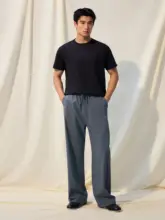 軽量で通気性のある撥水加工のストレートパンツ【四方向ストレッチ・フィット】