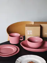 拾秋梅子紅シリースの楕円皿とマグカップ、おしゃれなご飯碗