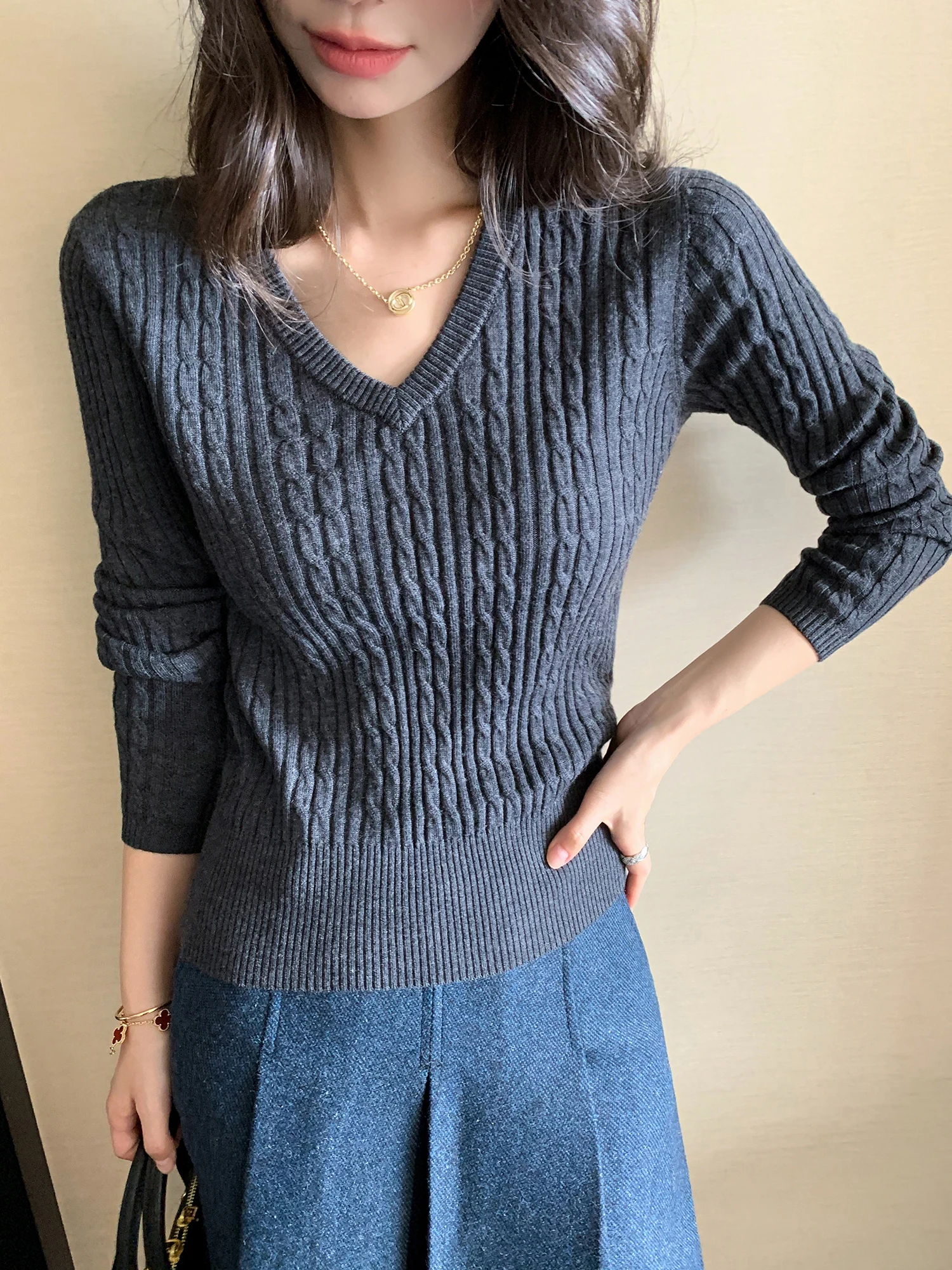 レディース セーター v ネック：美しいメリノウールで実用性と着心地を両立