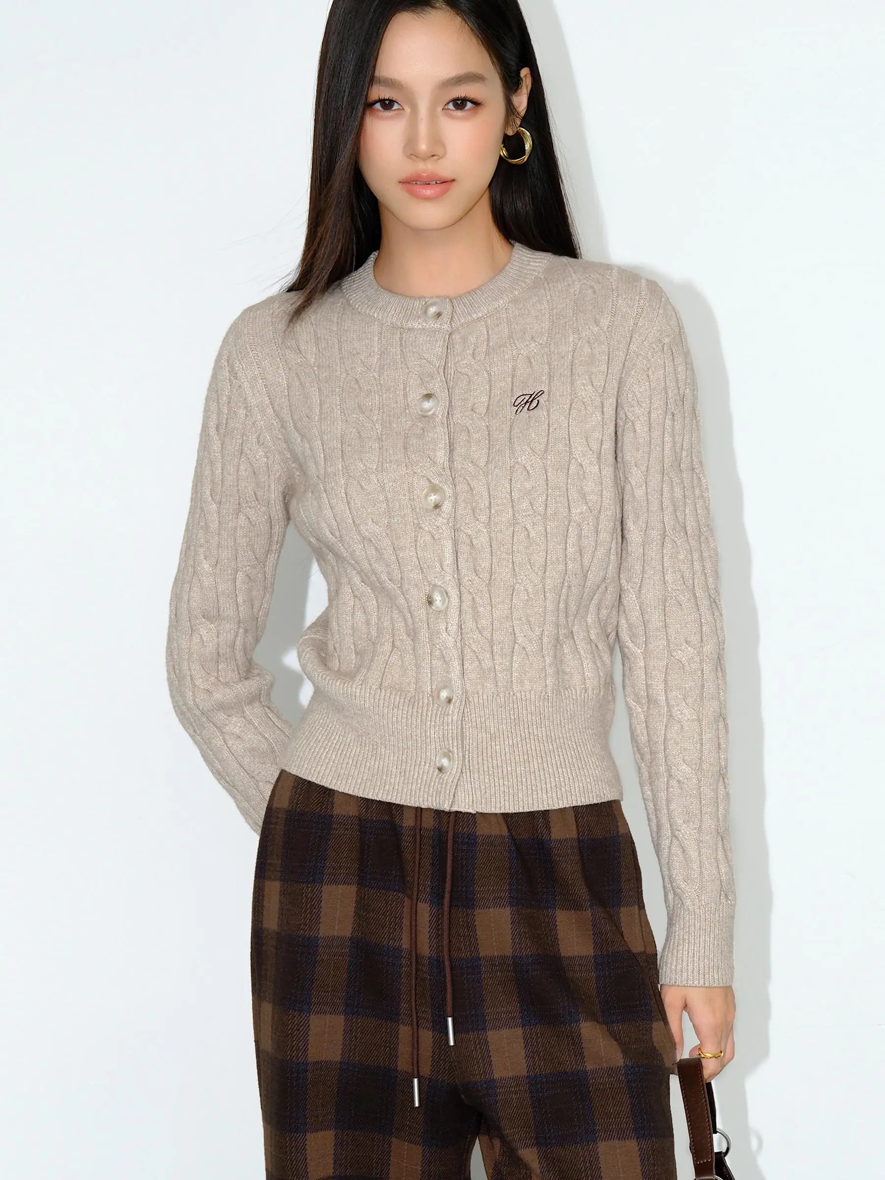 大人可愛い服 50代コーデ 完全ガイド｜色・柄・アイテムの選び方