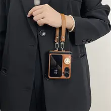 秋冬向けキャラデザインのカラメル色スマートフォンケース【折りたたみ式・防落下・個性的】
