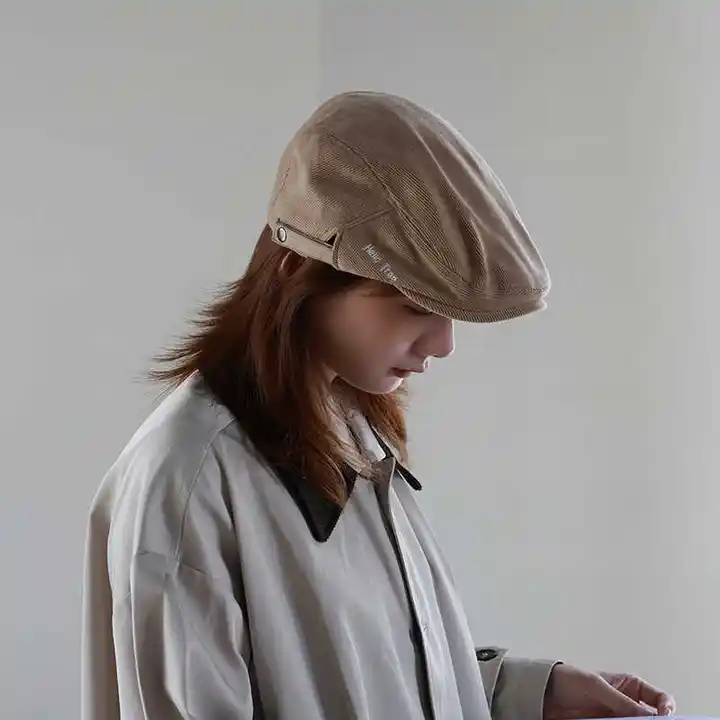 レトロ刺繍 厚手のキャップ【男女兼用・コーディネートしやすい・コーデュロイ素材】