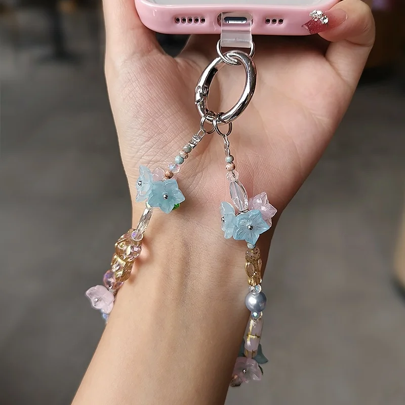 個性的スズランの花デザインスマホストラップ：高級感と女性向けデザインの実用性を解説