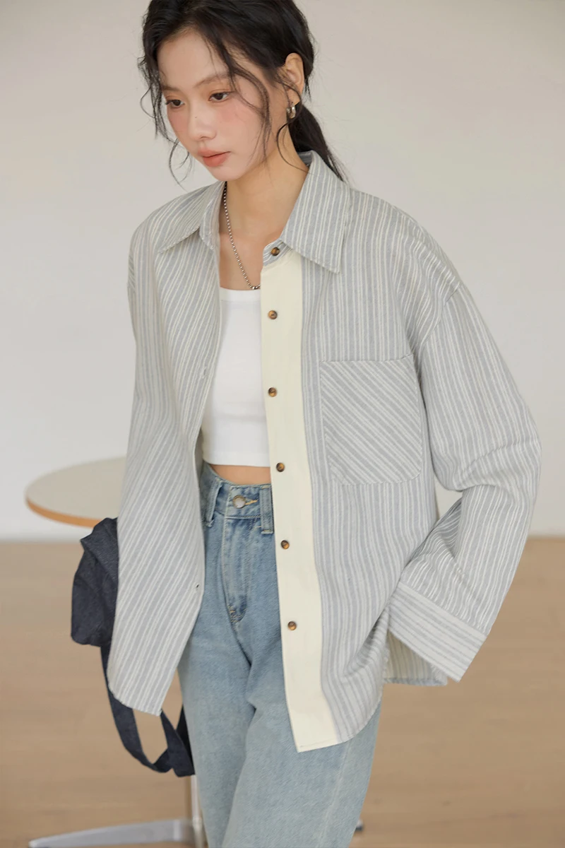 バイカラー縞模様の長袖シャツ【ゆったりしたフィット・重ね着対応・春用】