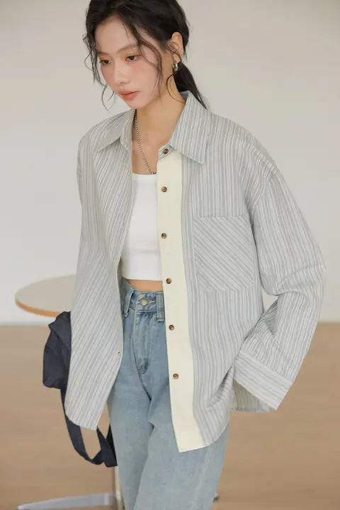 バイカラー縞模様の長袖シャツ【ゆったりしたフィット・重ね着対応・春用】