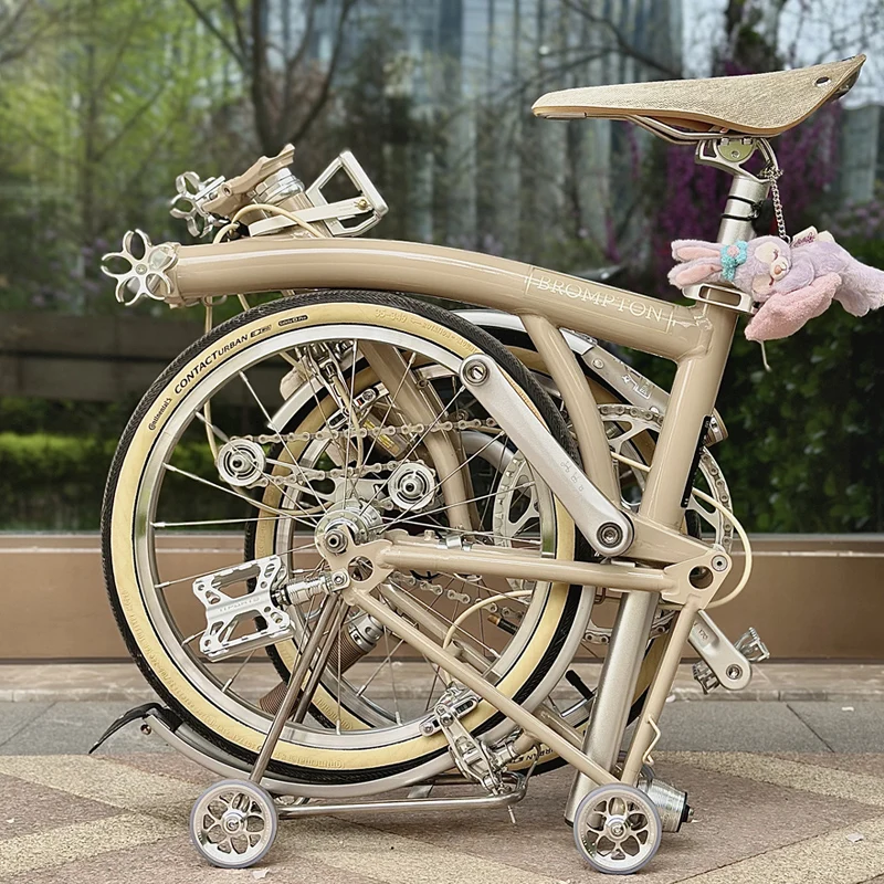 折りたたみ自転車用外タイヤ：マーク入りイエローサイドの全シーズン性能と実用性