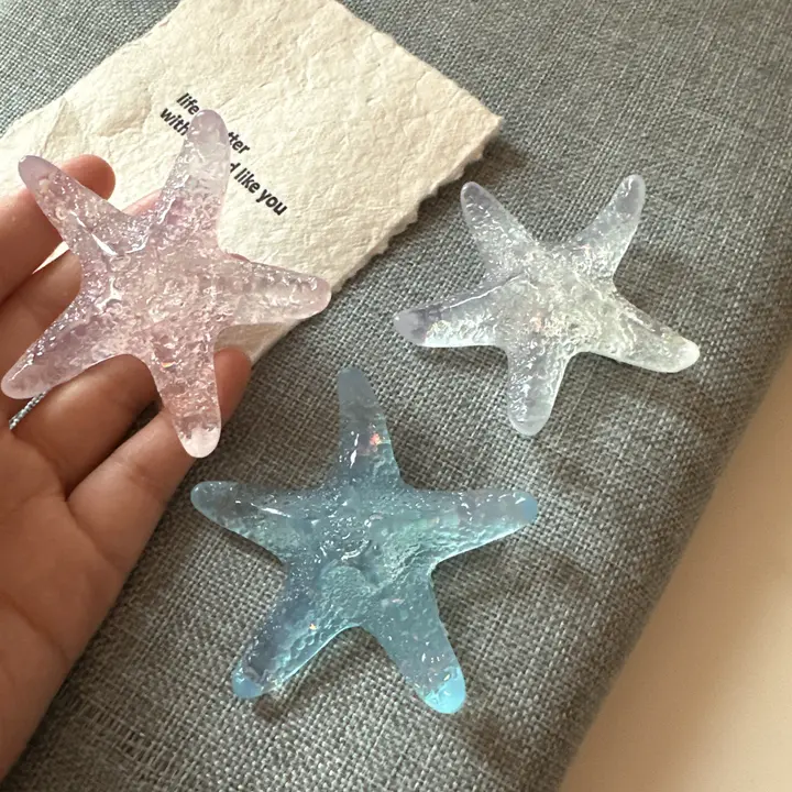 可愛らしい海辺の撮影にぴったり！透き通る海星デザインのヘアクリップ【前髪や細い髪に最適】