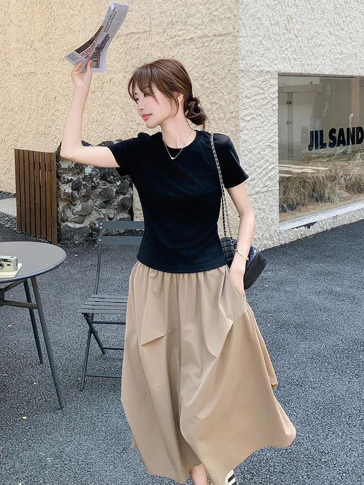黒タンクトップ レディース コーデ：優雅で体型カバーを実現する夏用セットアップの使い方