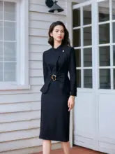 洗練された印象の黒いウエストシェイプジャケットとスカート【立襟デザイン・女性用・ビジネススタイル】（セットアップ対応）