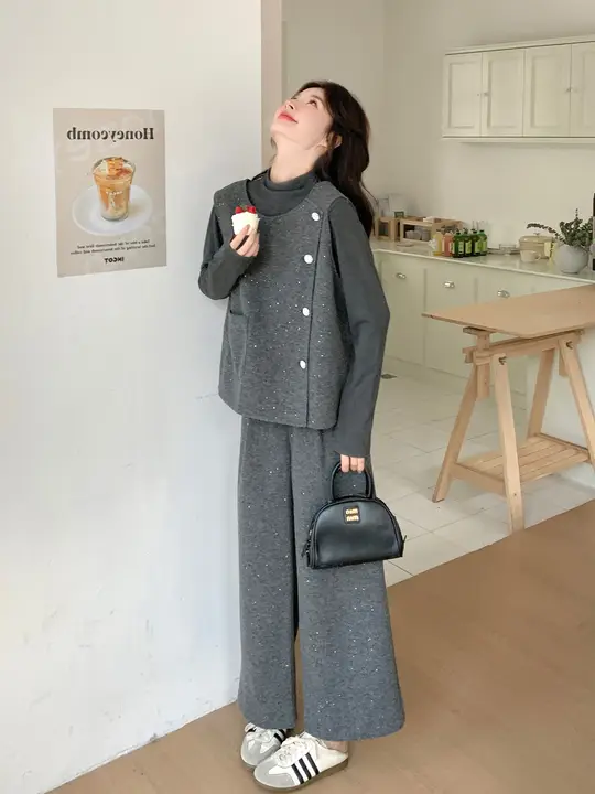 グレーのファッションスーツ【春用・フレンチスタイル・タンクトップ・ワイドパンツ・スリムフィット】（セットアップ対応）