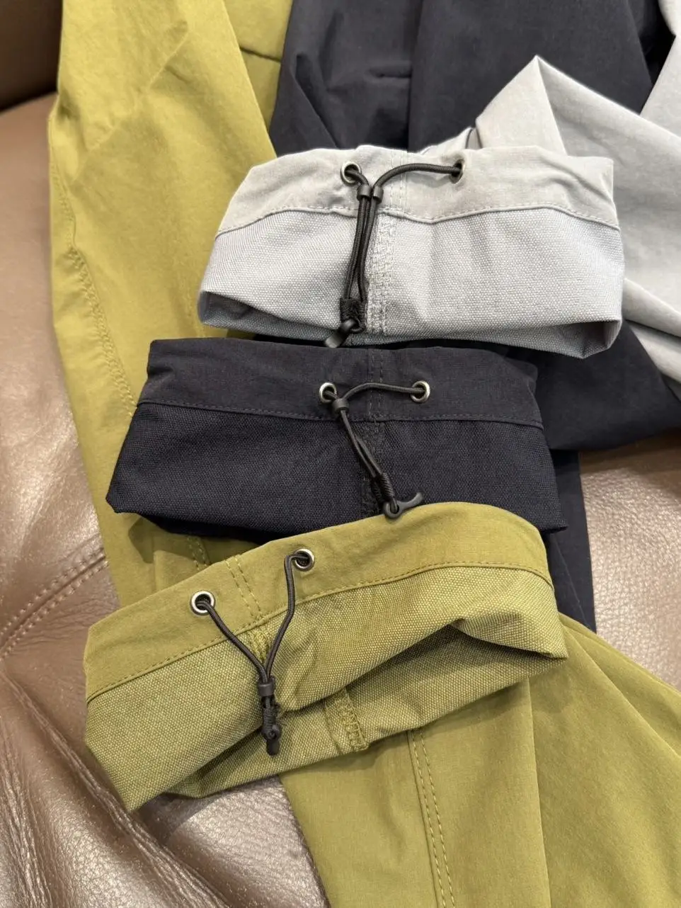 メンズハイキングパンツ：クールタッチ素材による伸縮性・速乾性を実現